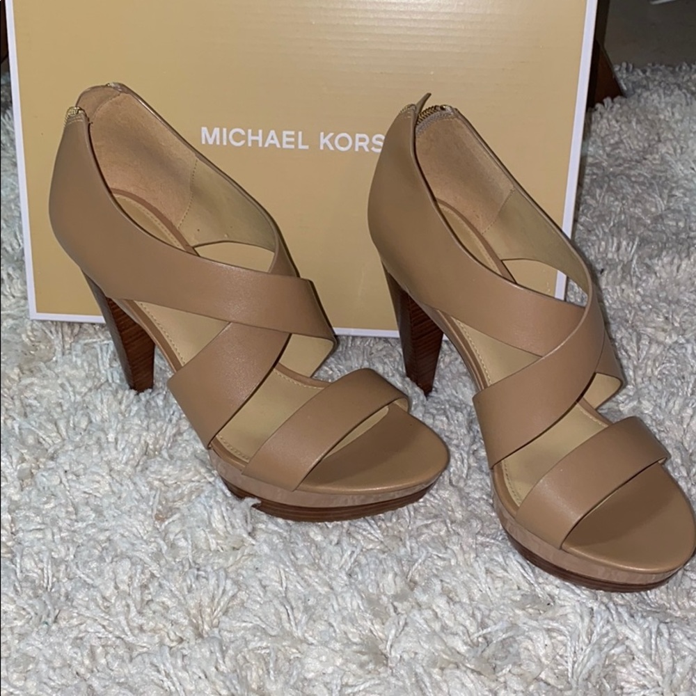 MICHAEL KORS Elena Platform Heels- Sz 8